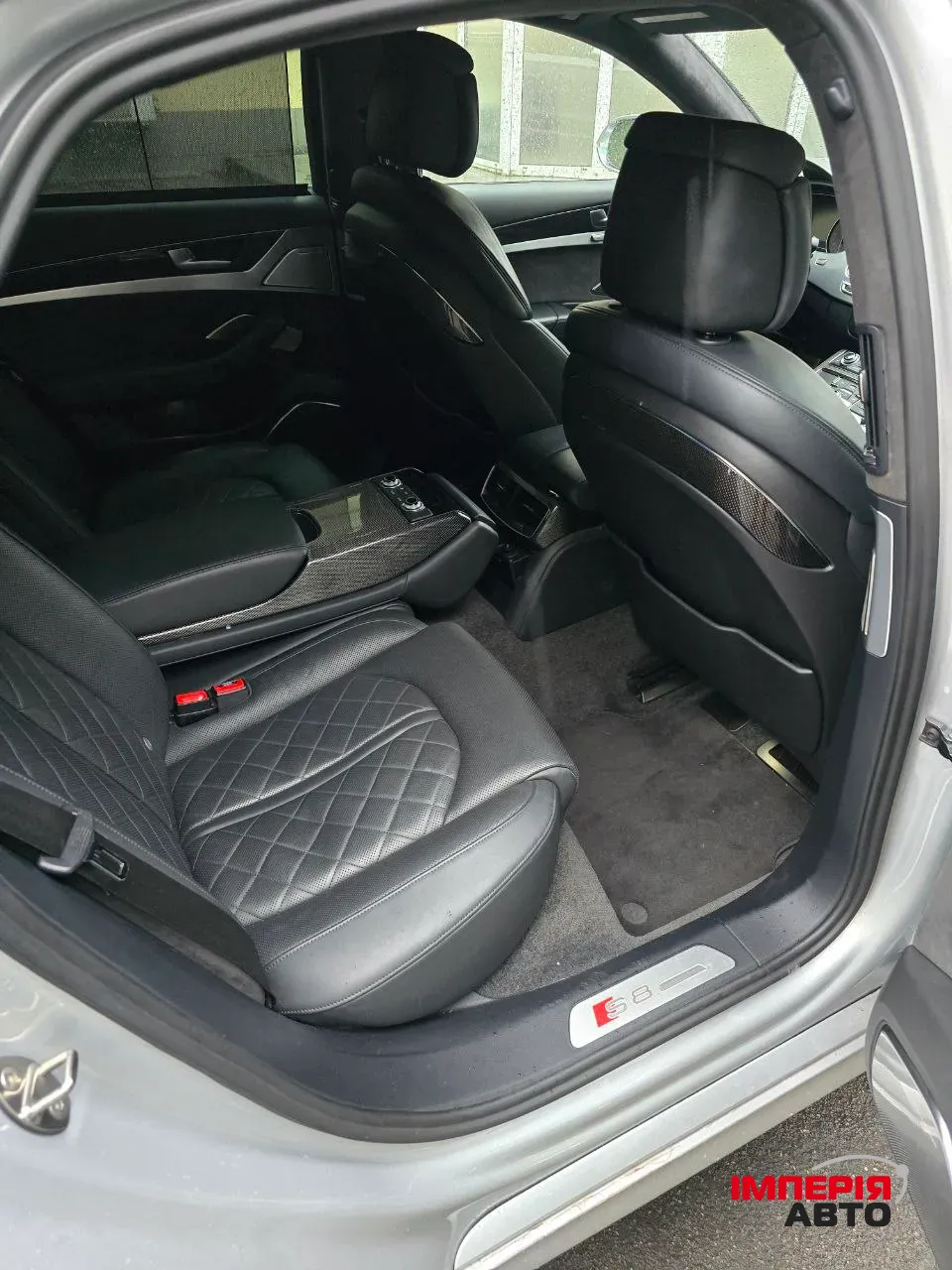 Audi S8 - фото 11