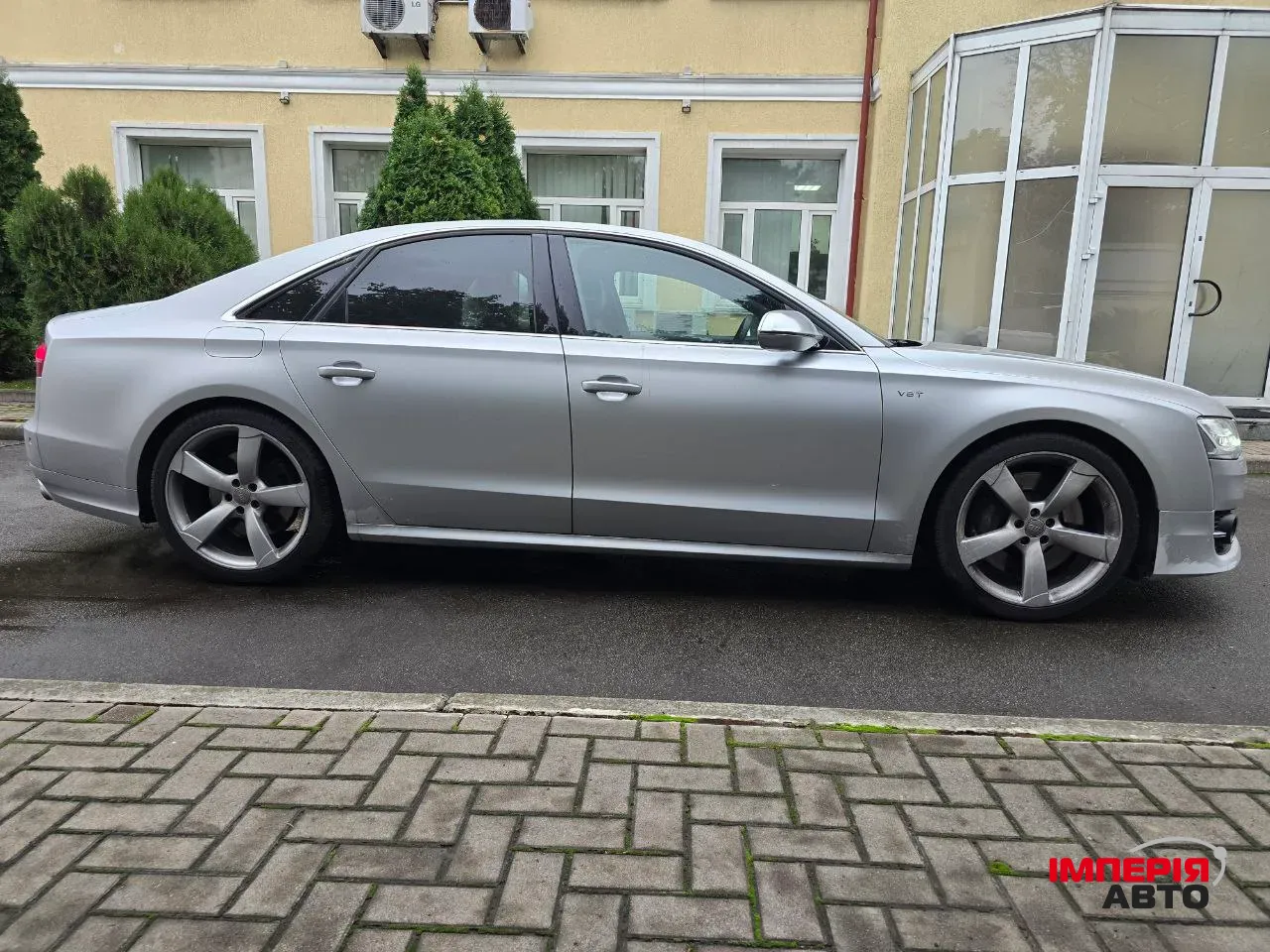 Audi S8 - фото 6