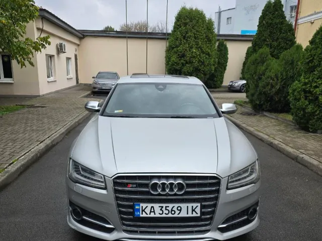 Audi S8 - фото 1
