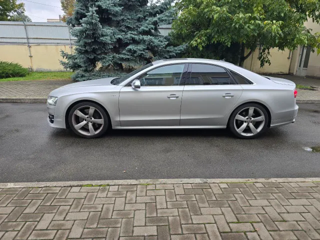 Audi S8 - фото 5