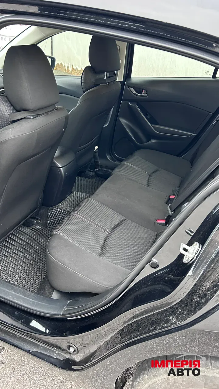 Mazda 3 - фото 9