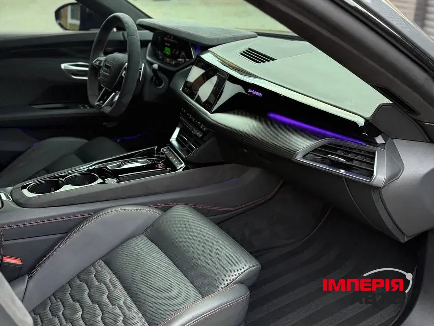 Audi RS e-tron GT - фото 8