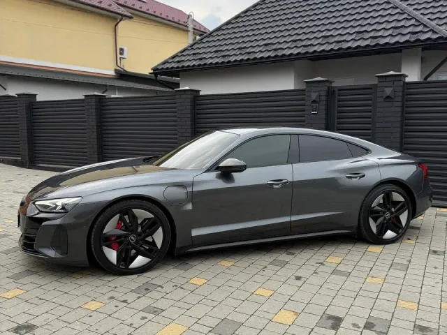 Audi RS e-tron GT - фото 2