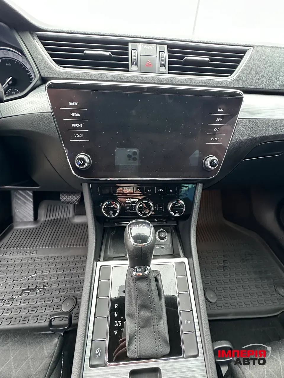 Skoda Superb - фото 16