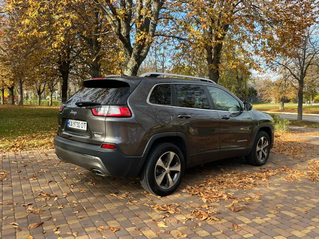 Jeep Cherokee - фото 3