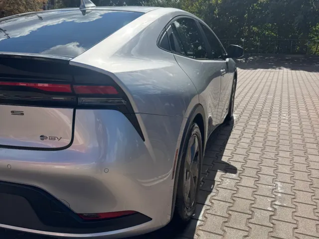 Toyota Prius - фото 1