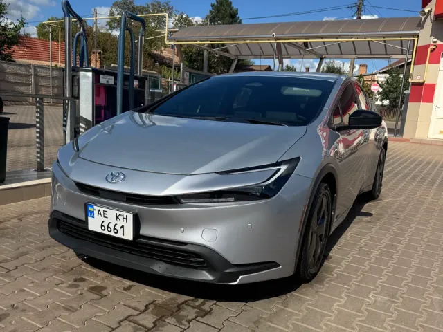 Toyota Prius - фото 2