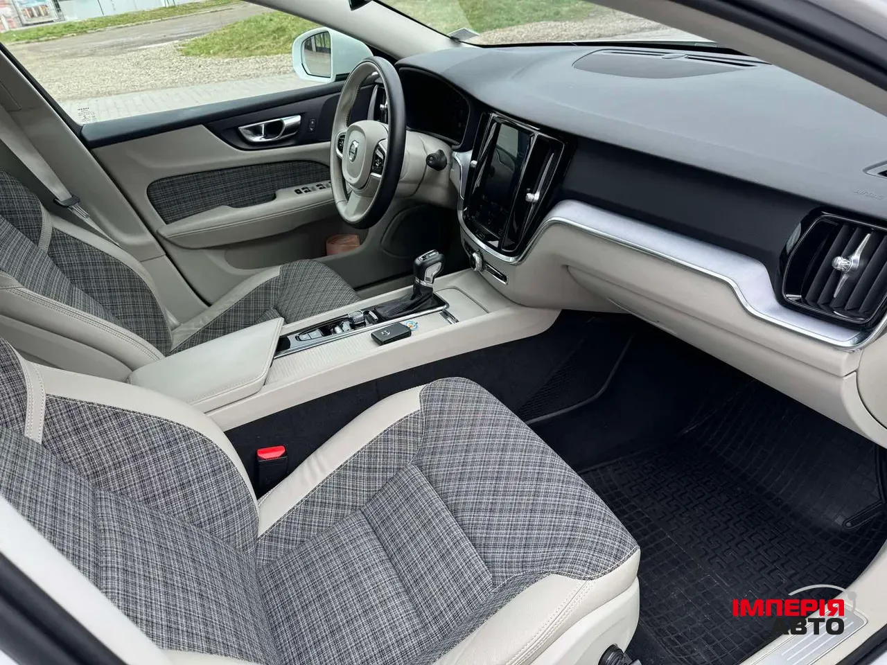 Volvo V60 Cross Country - фото 17