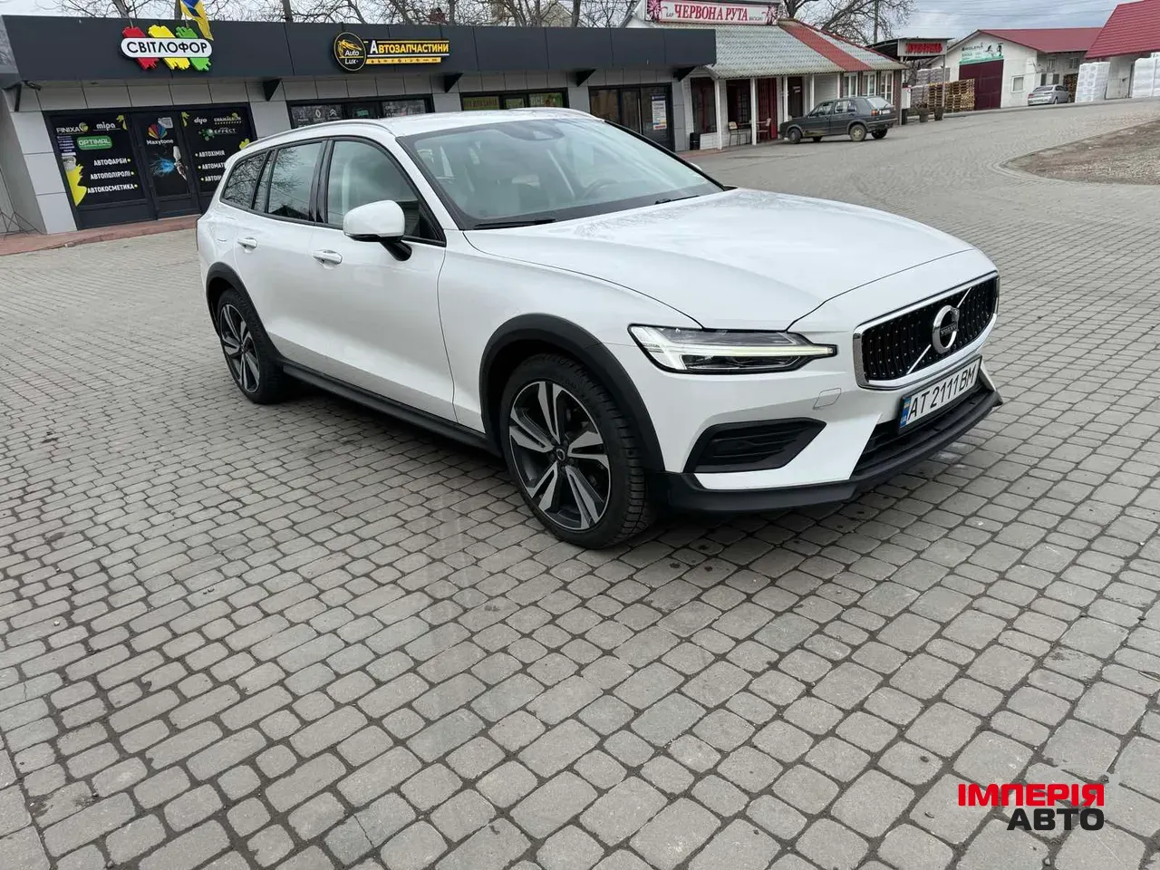 Volvo V60 Cross Country - фото 1