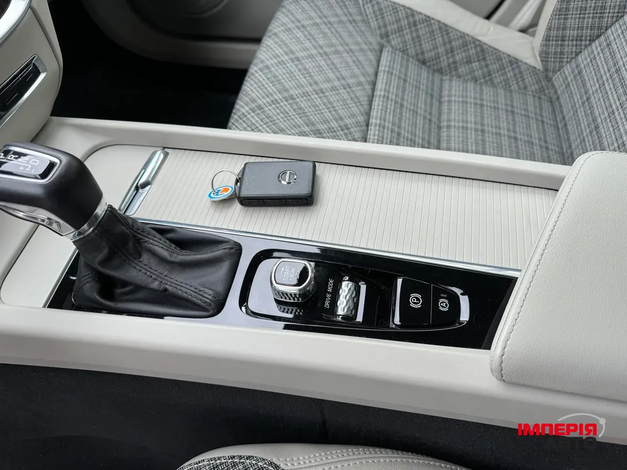 Volvo V60 Cross Country - фото 18