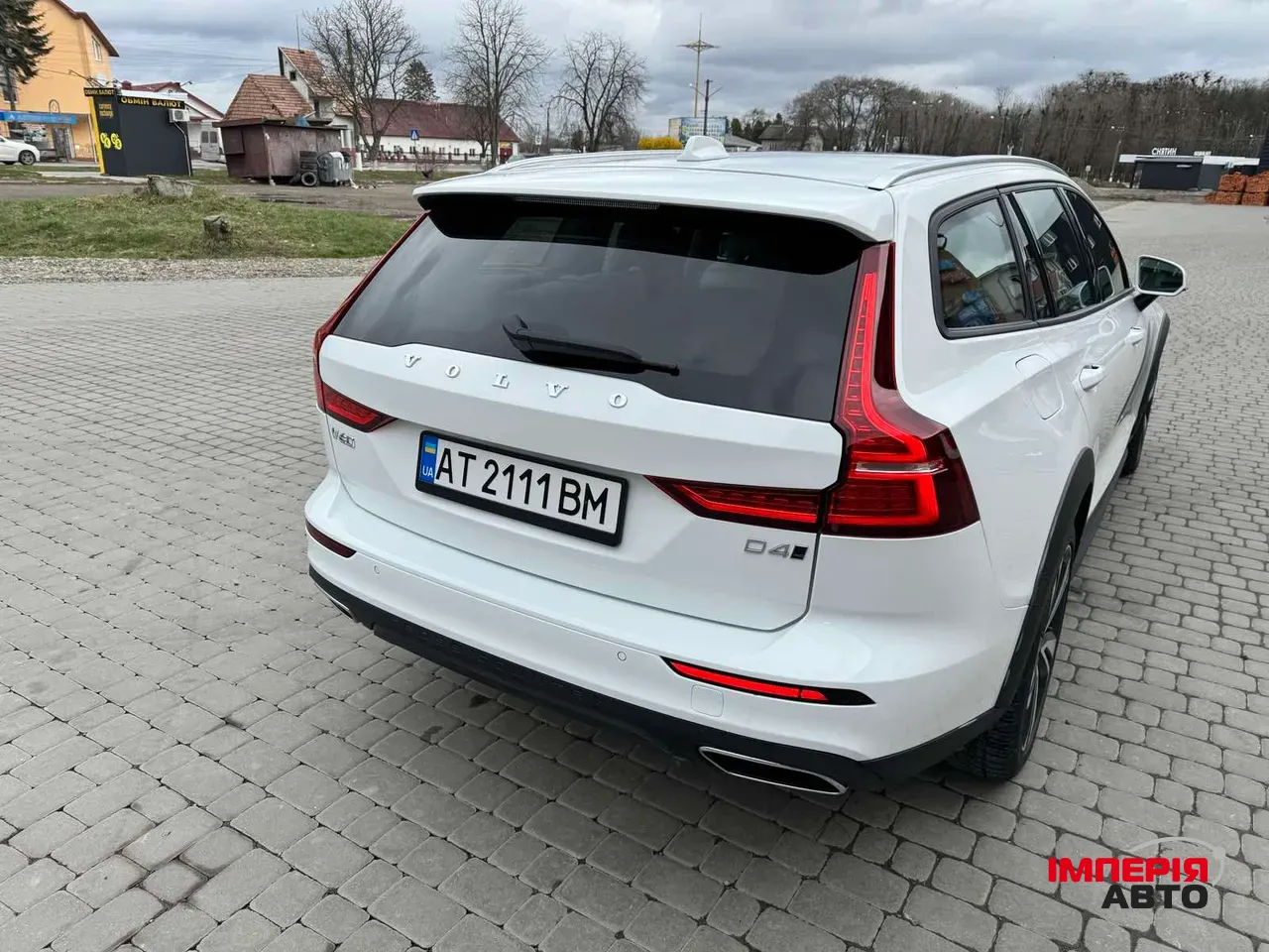 Volvo V60 Cross Country - фото 10
