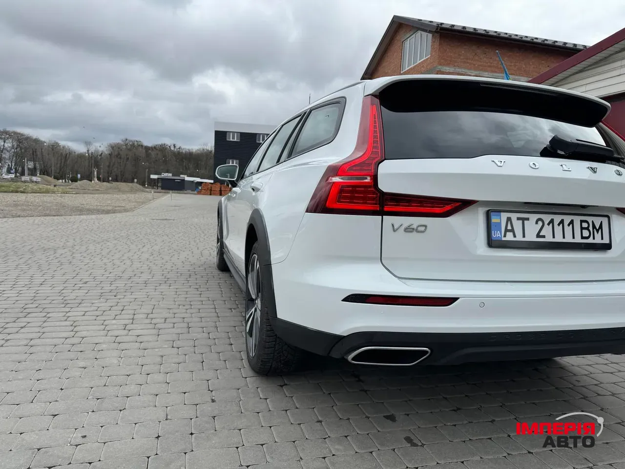 Volvo V60 Cross Country - фото 8