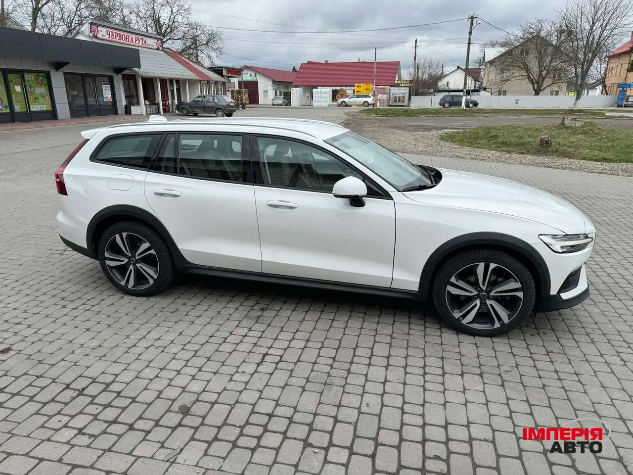 Volvo V60 Cross Country - фото 11