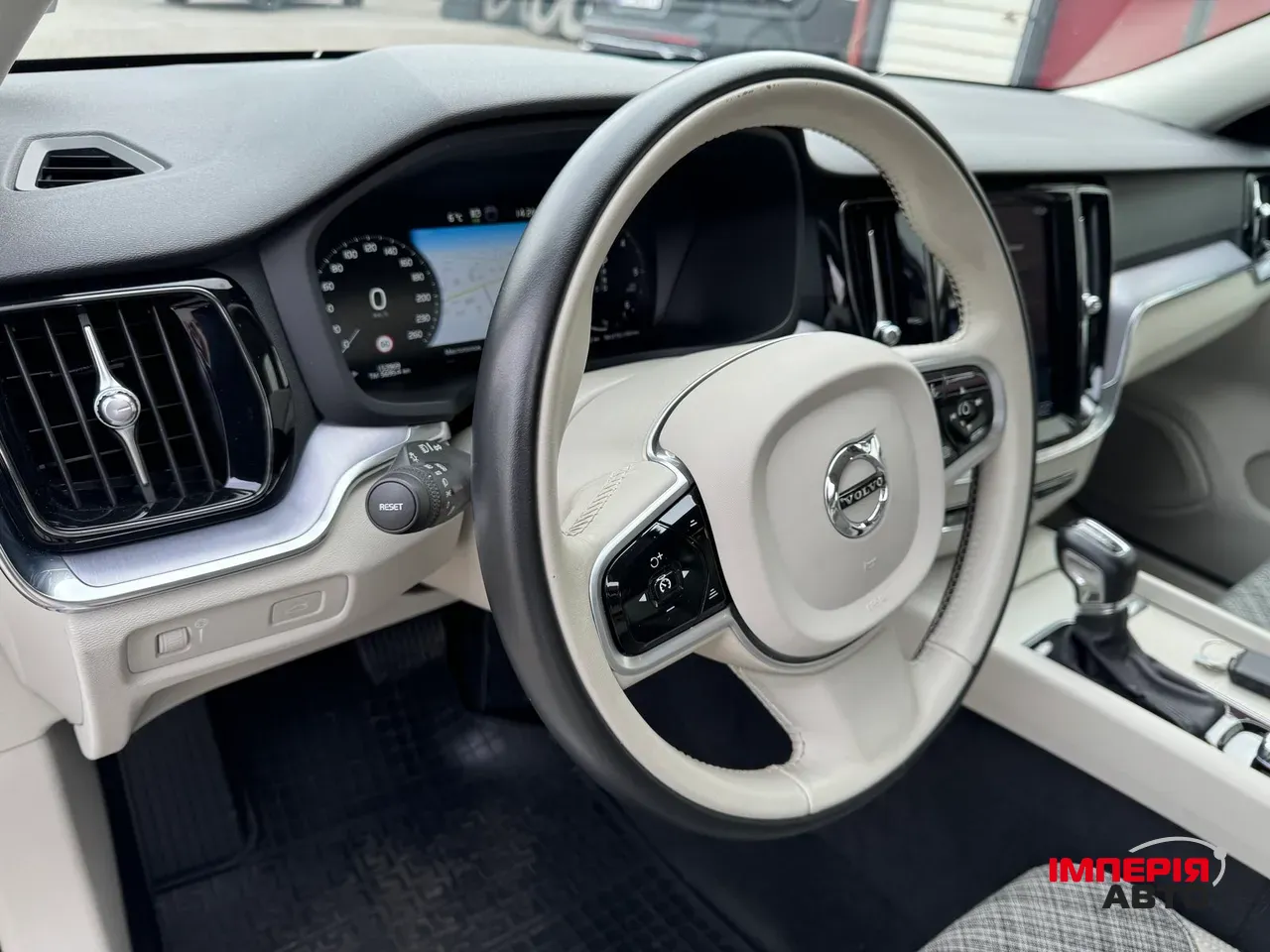 Volvo V60 Cross Country - фото 26