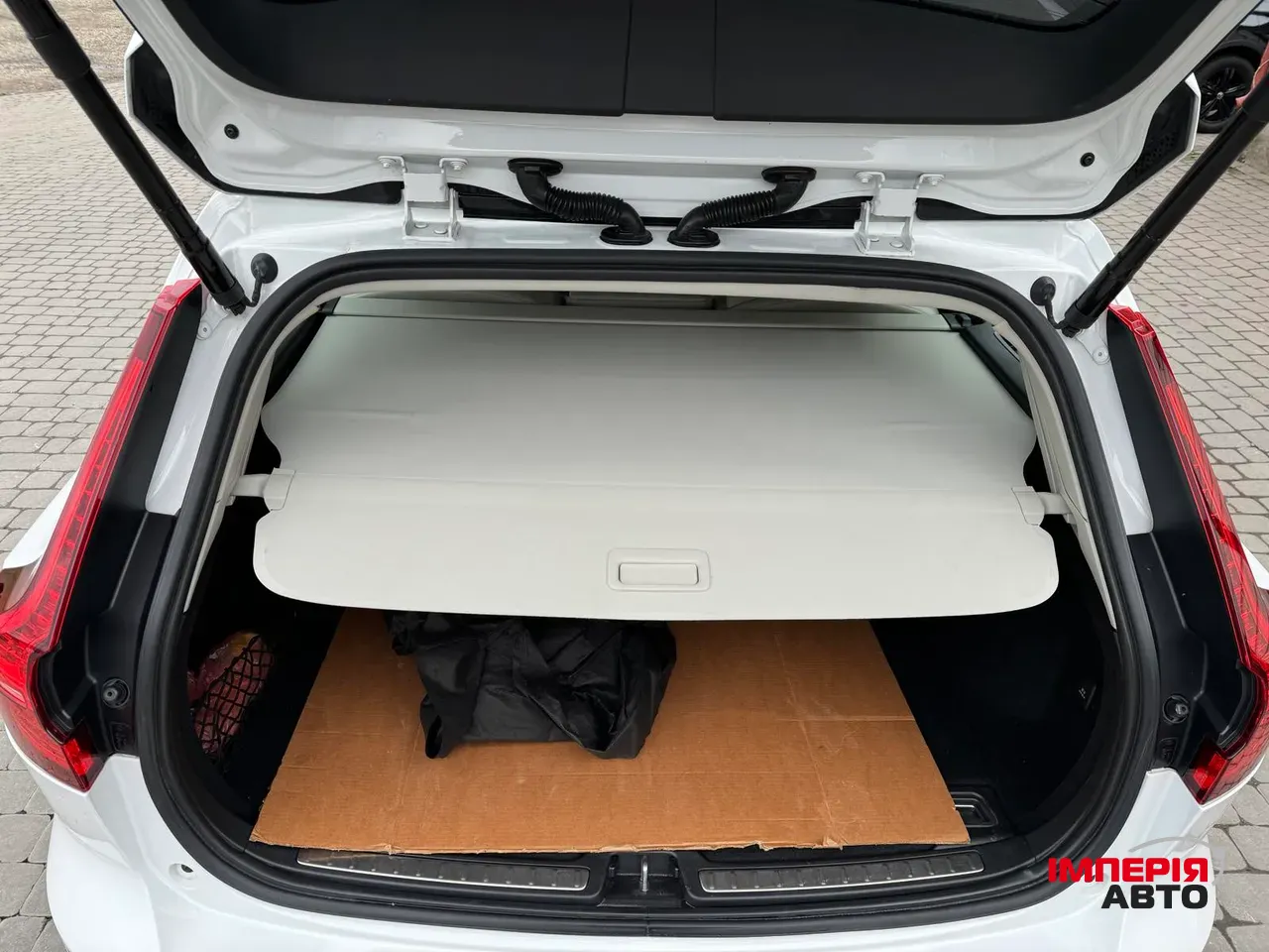 Volvo V60 Cross Country - фото 21