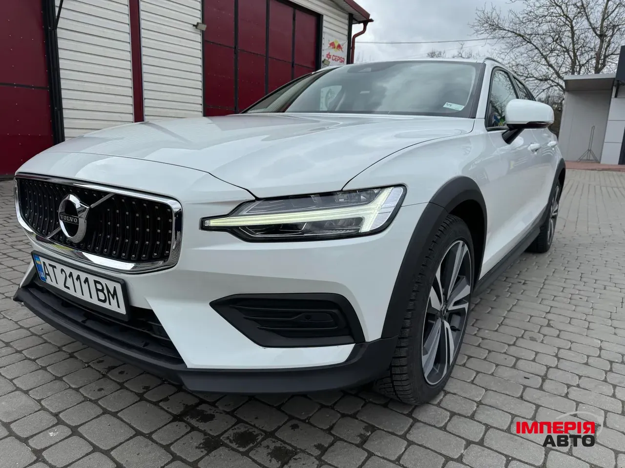 Volvo V60 Cross Country - фото 13