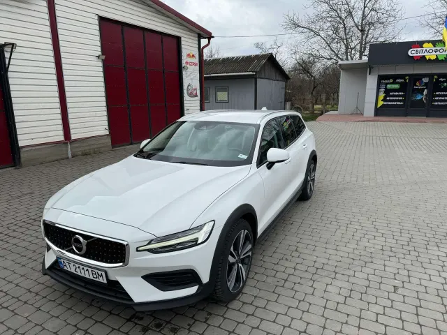 Volvo V60 Cross Country - фото 4
