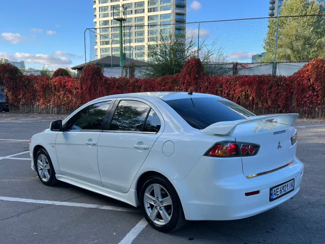 Mitsubishi Lancer - фото 4