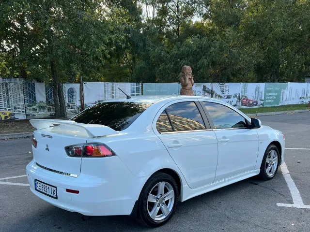 Mitsubishi Lancer - фото 3