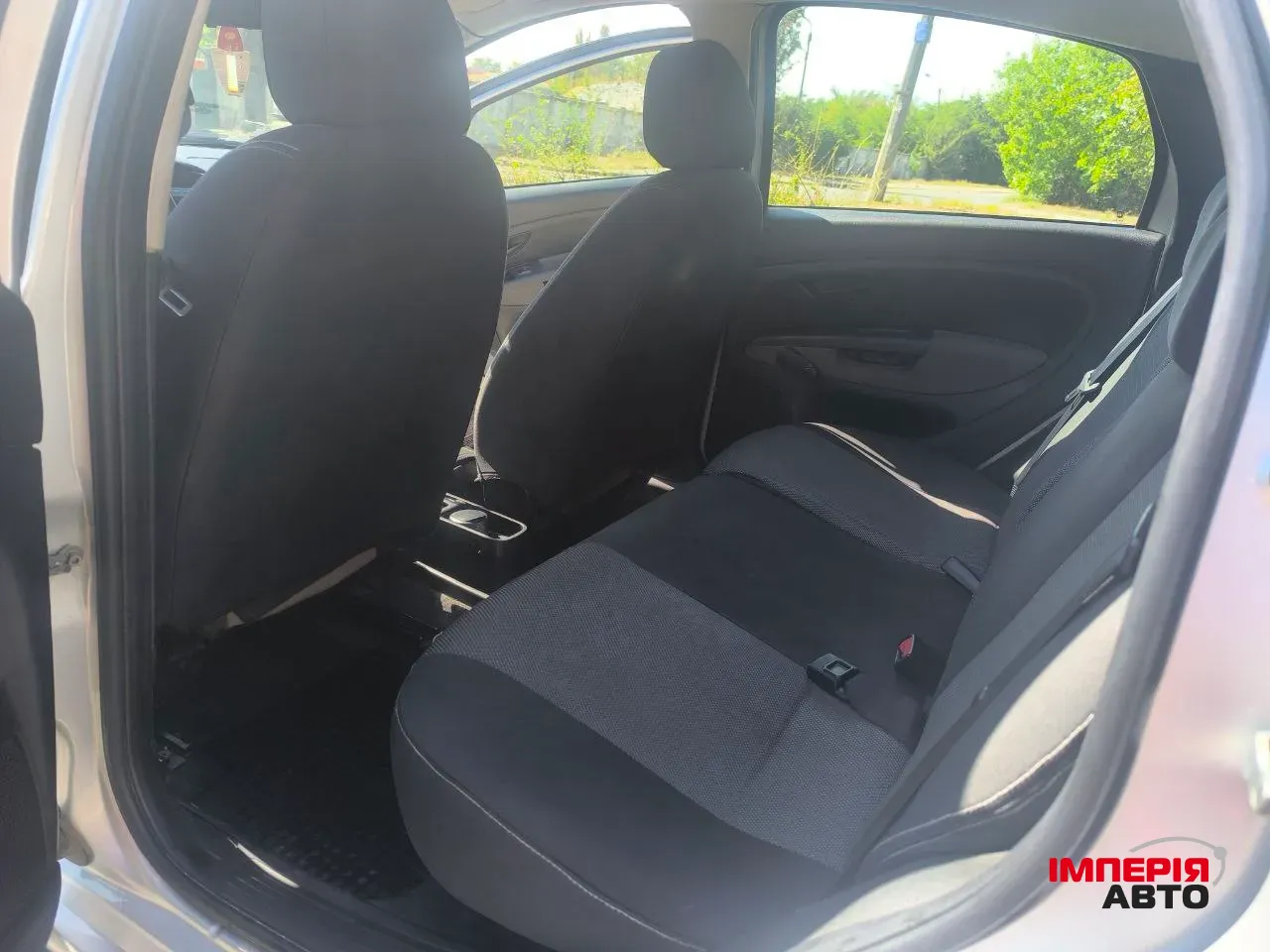 Fiat Linea - фото 8