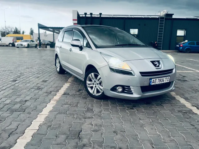 Peugeot 5008 - фото 1