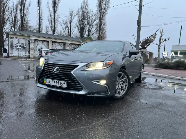 Lexus ES - фото 1