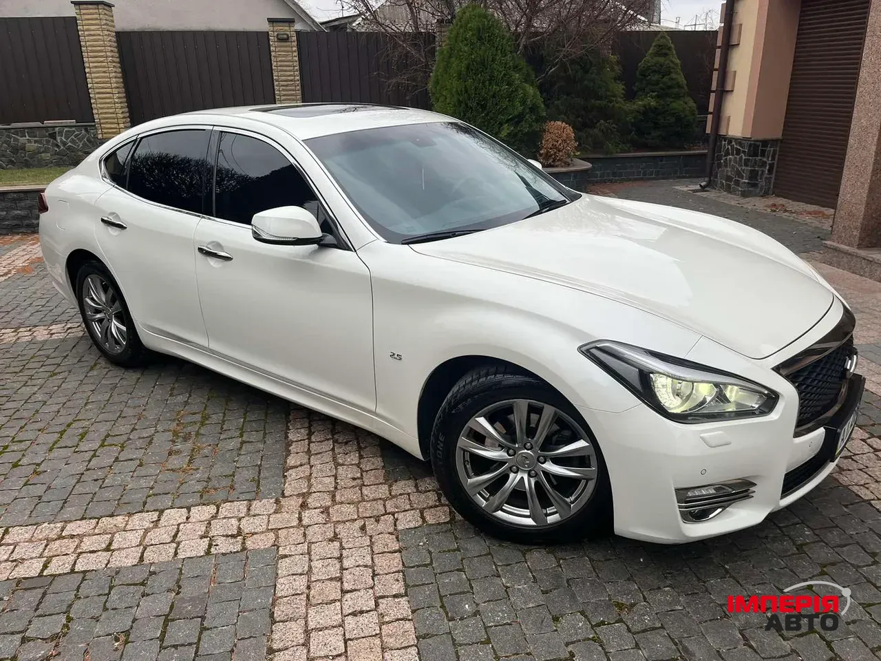 Infiniti Q70 - фото 2