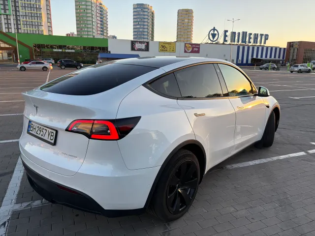 Tesla Model Y - фото 5