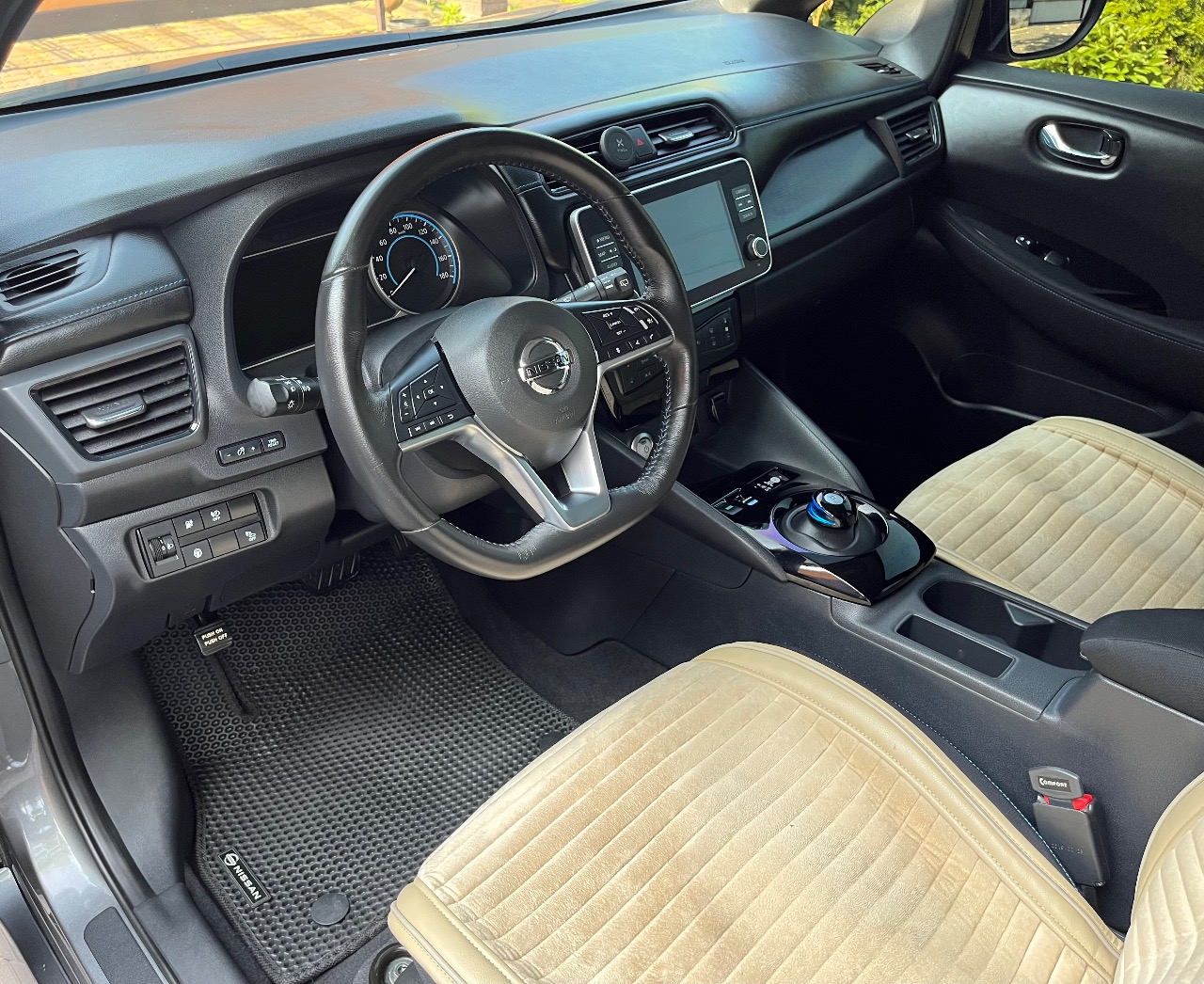 Nissan Leaf - фото 1