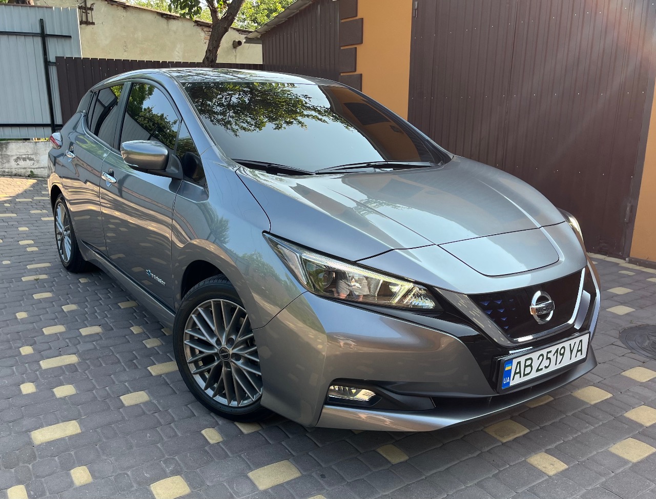Nissan Leaf - фото 2