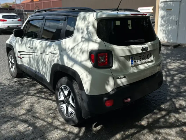 Jeep Renegade - фото 4