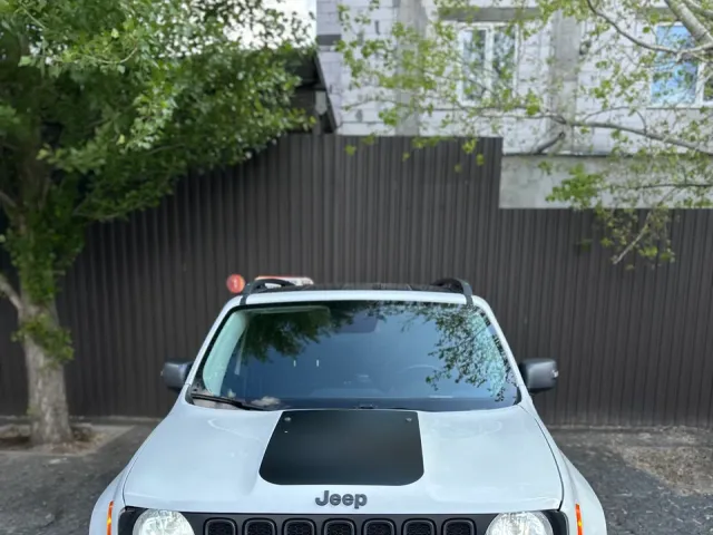 Jeep Renegade - фото 1