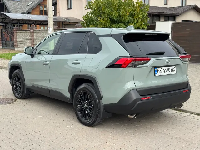 Toyota RAV4 - фото 3