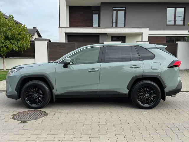 Toyota RAV4 - фото 2