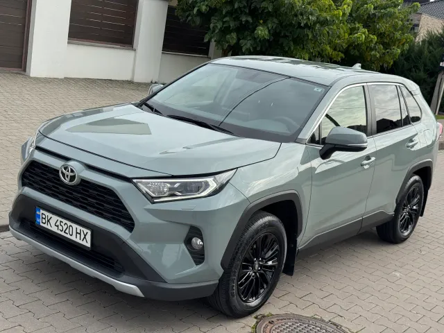 Toyota RAV4 - фото 4
