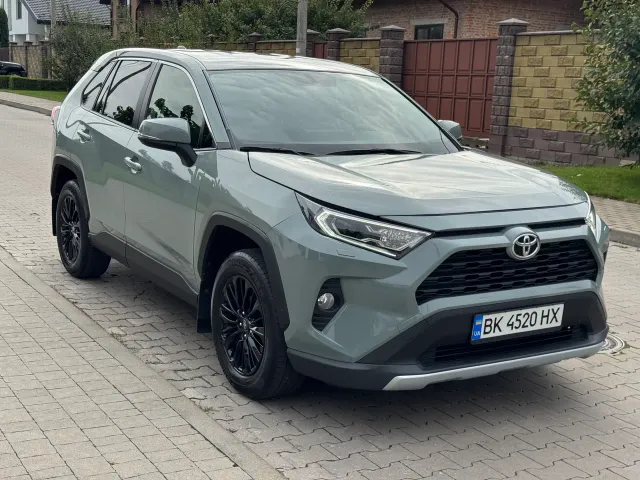 Toyota RAV4 - фото 5