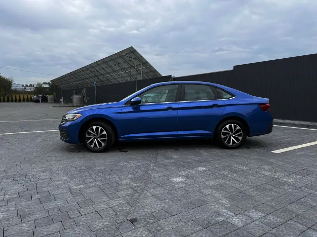 Volkswagen Jetta - фото 1