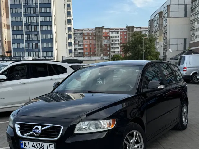 Volvo V50 - фото 1