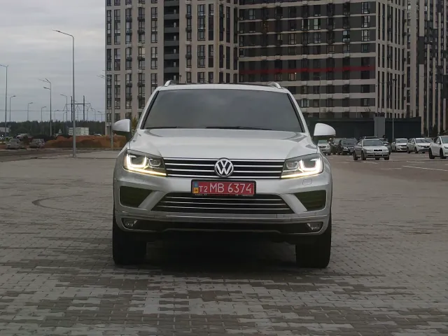 Volkswagen Touareg - фото 2