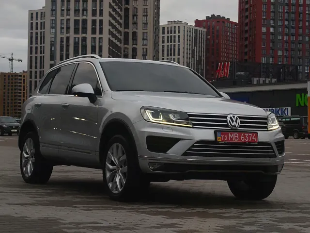 Volkswagen Touareg - фото 1