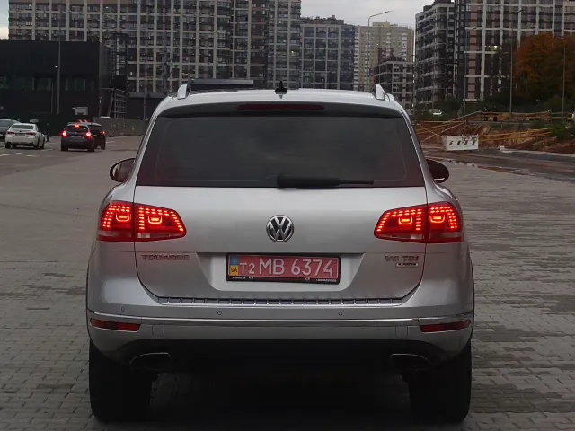Volkswagen Touareg - фото 5