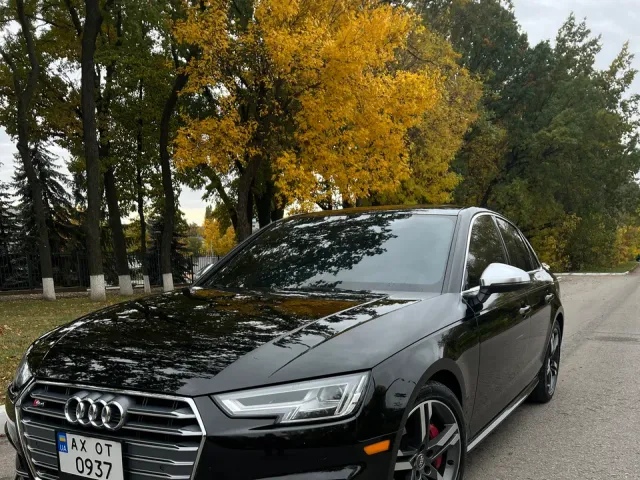 Audi S4 - фото 1