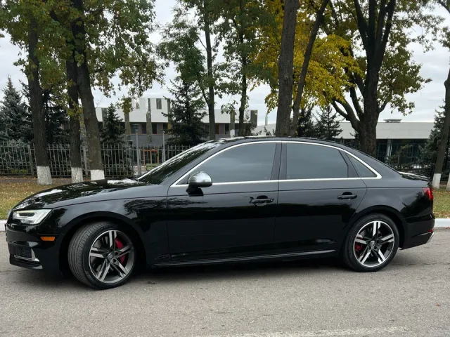 Audi S4 - фото 5