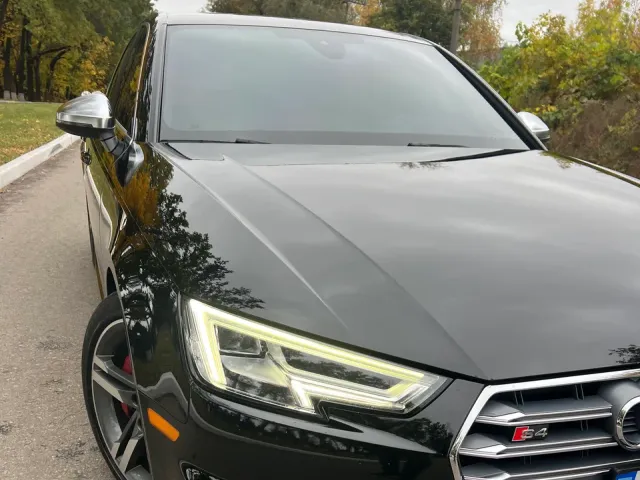 Audi S4 - фото 4