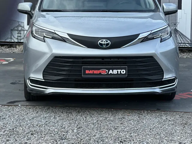 Toyota Sienna - фото 3