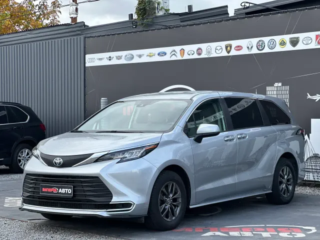 Toyota Sienna - фото 5