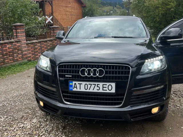 Audi Q7 - фото 1