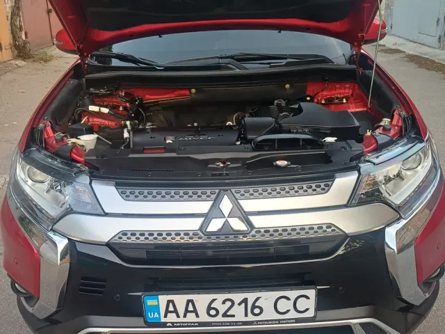 Mitsubishi Outlander - фото 2