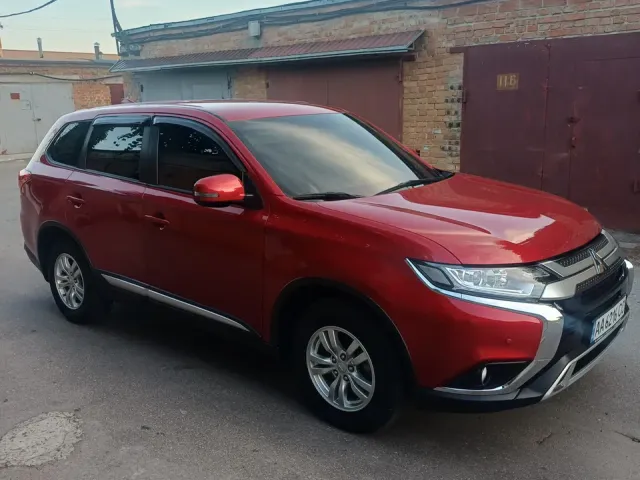 Mitsubishi Outlander - фото 4