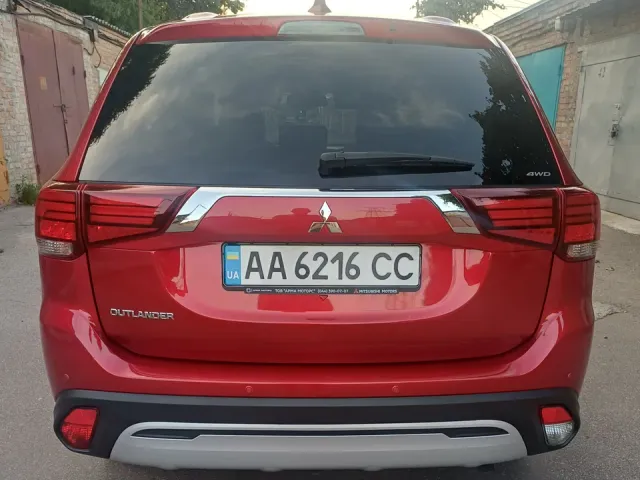Mitsubishi Outlander - фото 5